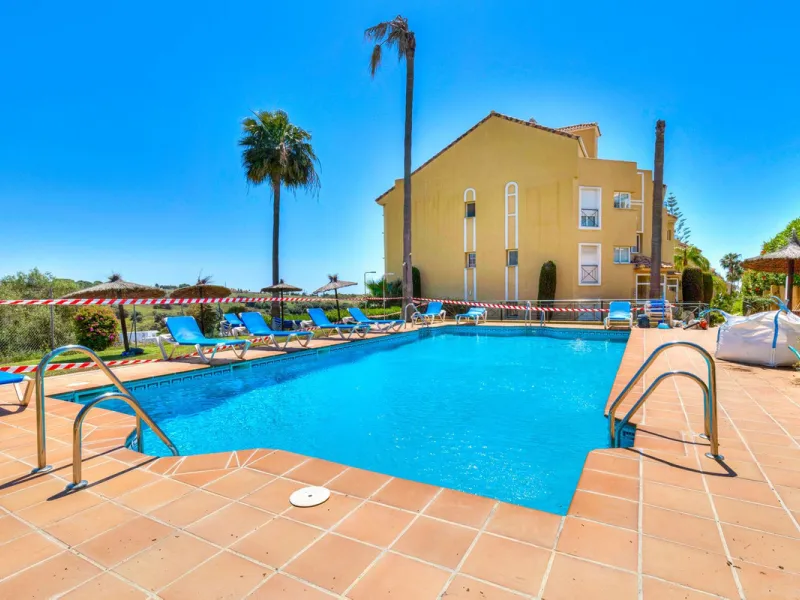 Charming 2-Bedroom Ground Floor Apartment in Bel Air, Estepona.