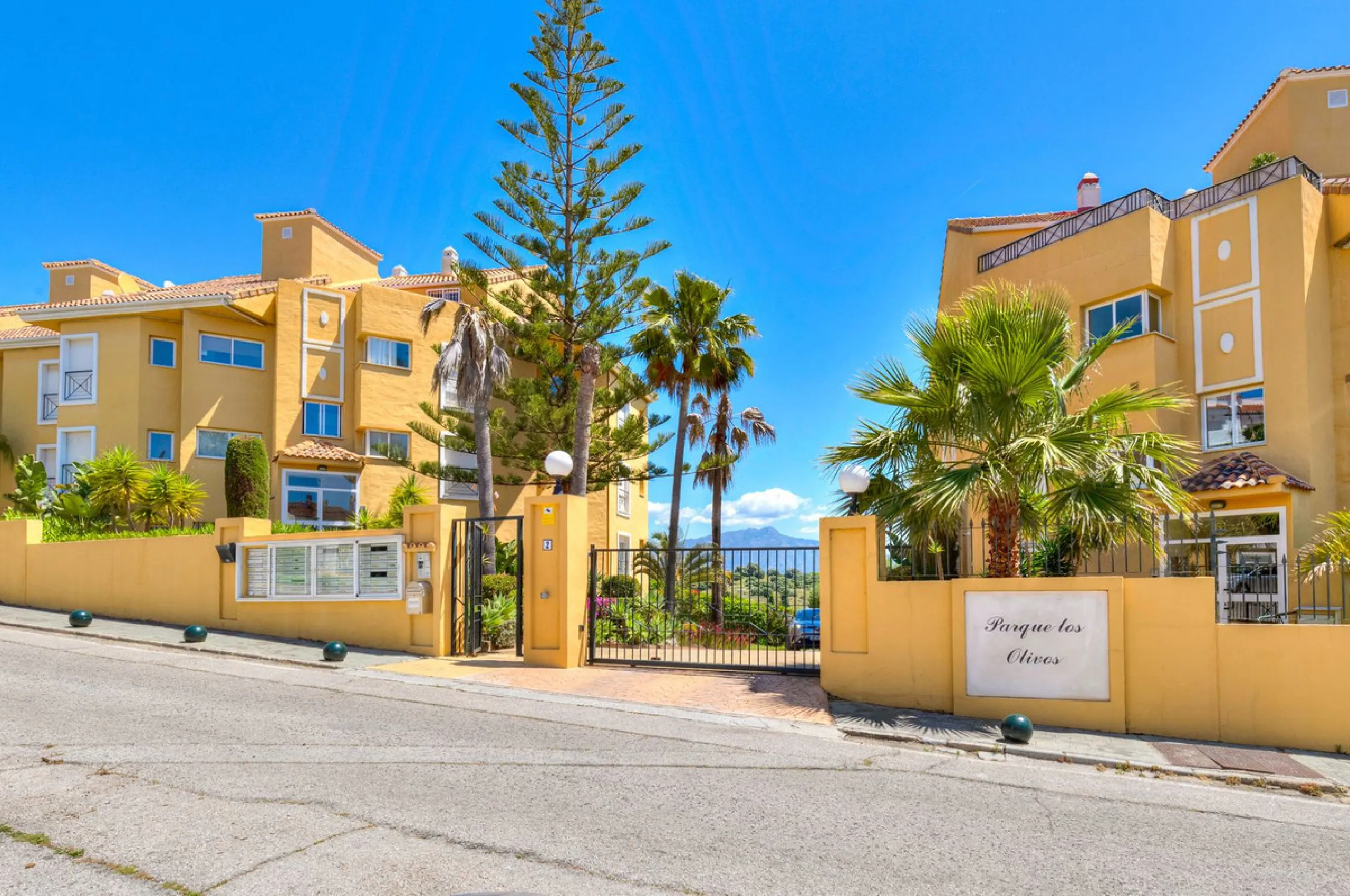 Charming 2-Bedroom Ground Floor Apartment in Bel Air, Estepona.