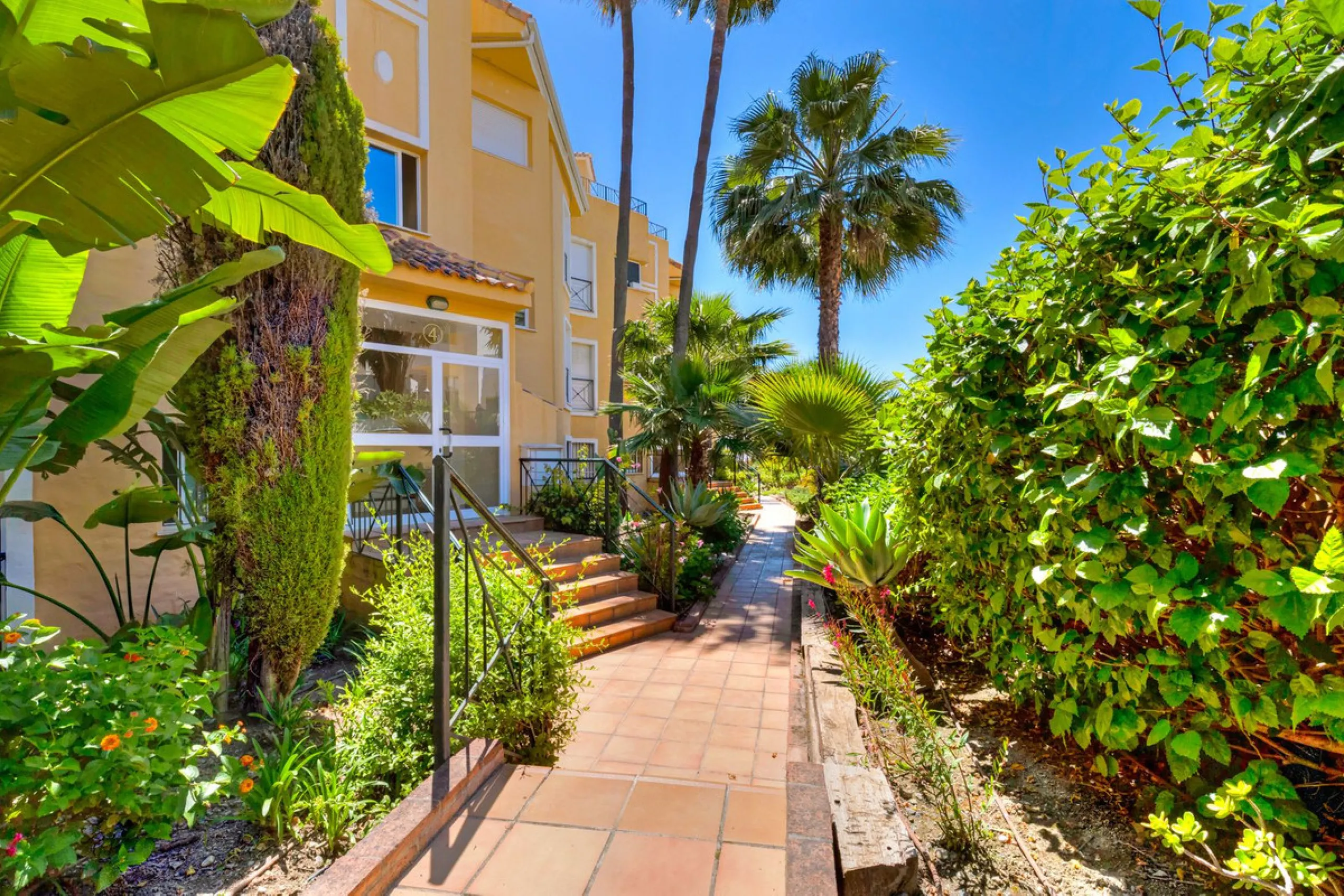 Charming 2-Bedroom Ground Floor Apartment in Bel Air, Estepona.