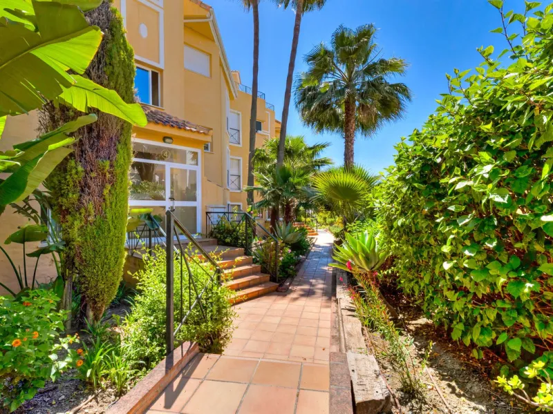 Charming 2-Bedroom Ground Floor Apartment in Bel Air, Estepona.