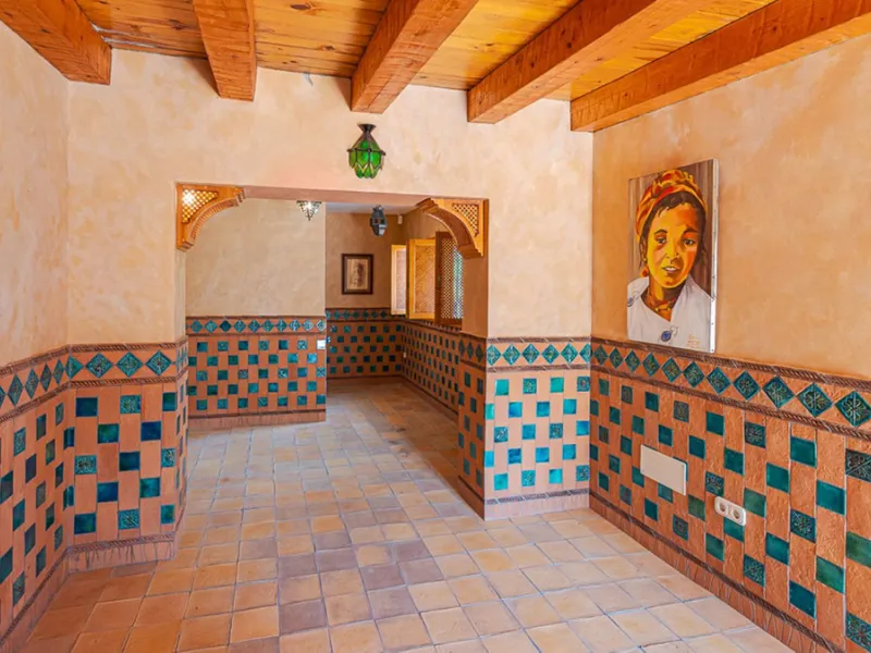 Villa for sale in El Paraiso - Baronal 100 meters from the beach, The New Golden Mile, Estepona in a very quiet neighborhood.