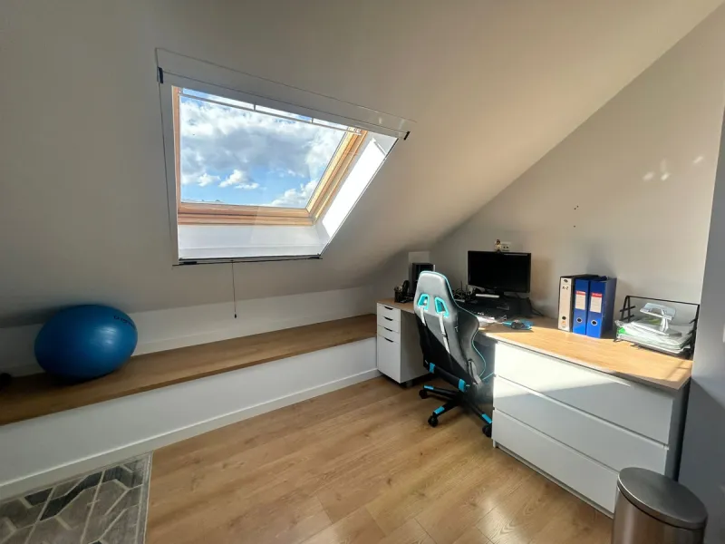 House perfect for family prepared to enter to live, all impeccable and practical and super wide. It is accessed by a patio and porch to the main floor that consists of space amplitude to the living room and open kitchen with bar of excellent quality every