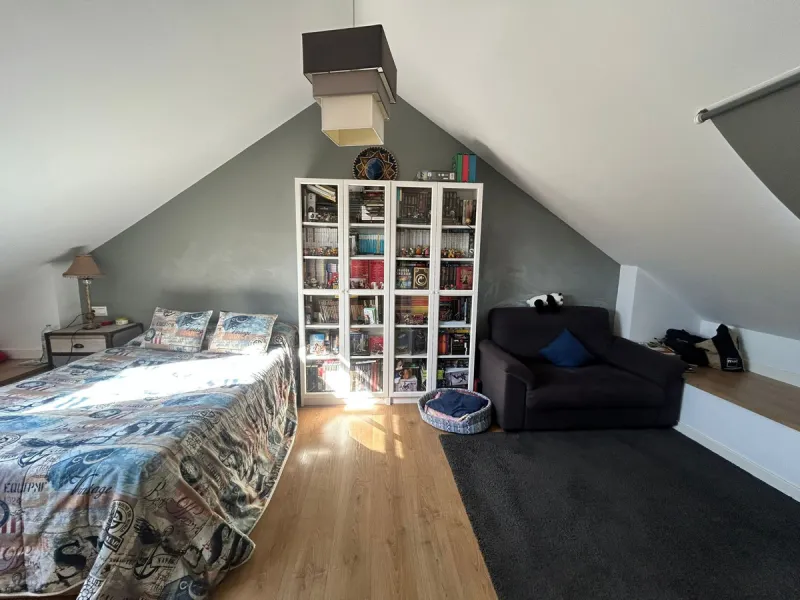 House perfect for family prepared to enter to live, all impeccable and practical and super wide. It is accessed by a patio and porch to the main floor that consists of space amplitude to the living room and open kitchen with bar of excellent quality every