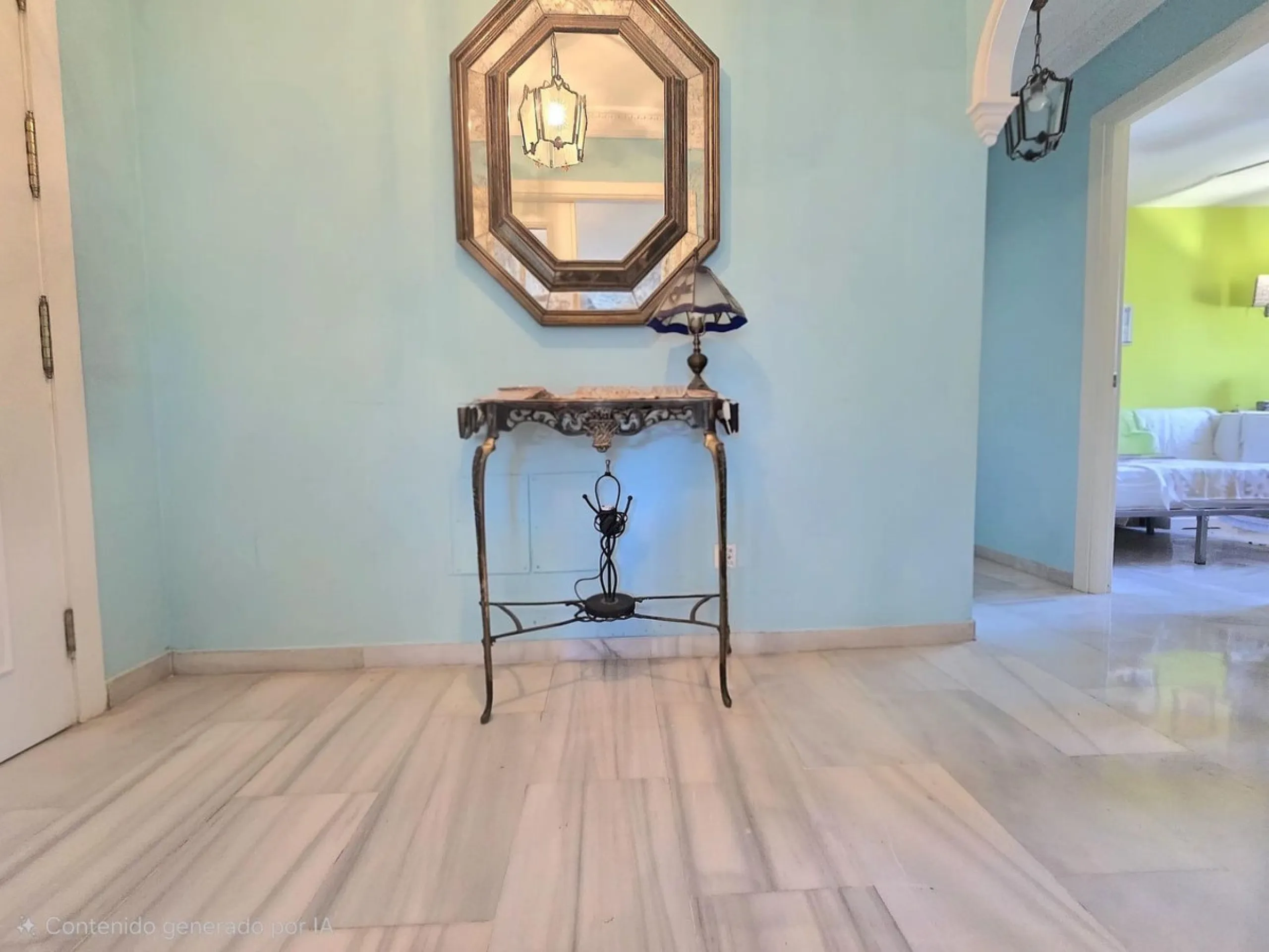 We are pleased to present this fantastic property located in La Leala, El Pinillo (Torremolinos), an excellent opportunity both as a permanent residence and as an investment.