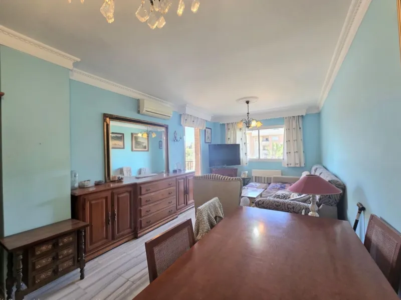We are pleased to present this fantastic property located in La Leala, El Pinillo (Torremolinos), an excellent opportunity both as a permanent residence and as an investment.