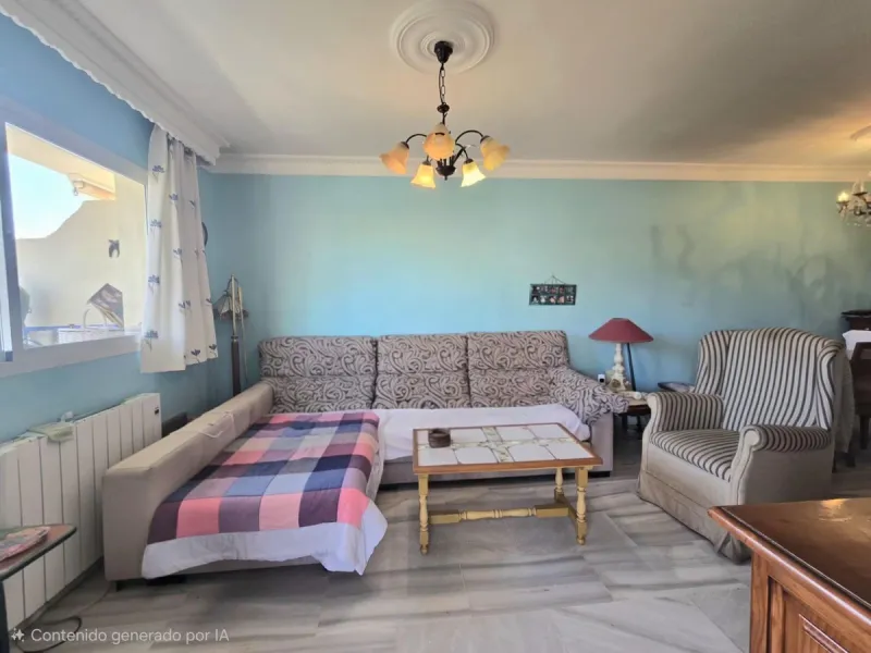 We are pleased to present this fantastic property located in La Leala, El Pinillo (Torremolinos), an excellent opportunity both as a permanent residence and as an investment.