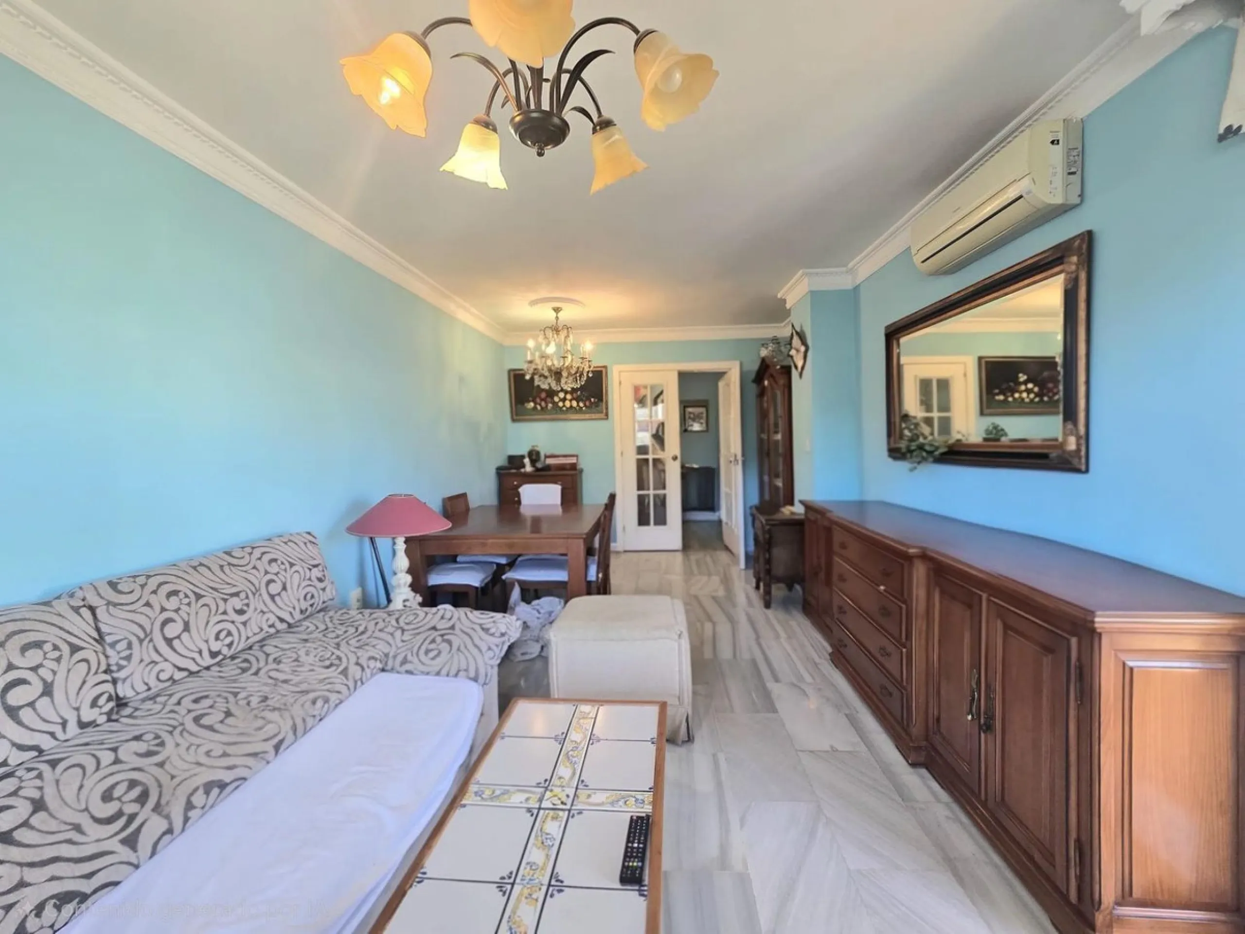 We are pleased to present this fantastic property located in La Leala, El Pinillo (Torremolinos), an excellent opportunity both as a permanent residence and as an investment.