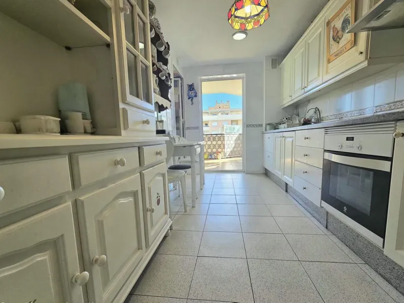 We are pleased to present this fantastic property located in La Leala, El Pinillo (Torremolinos), an excellent opportunity both as a permanent residence and as an investment.