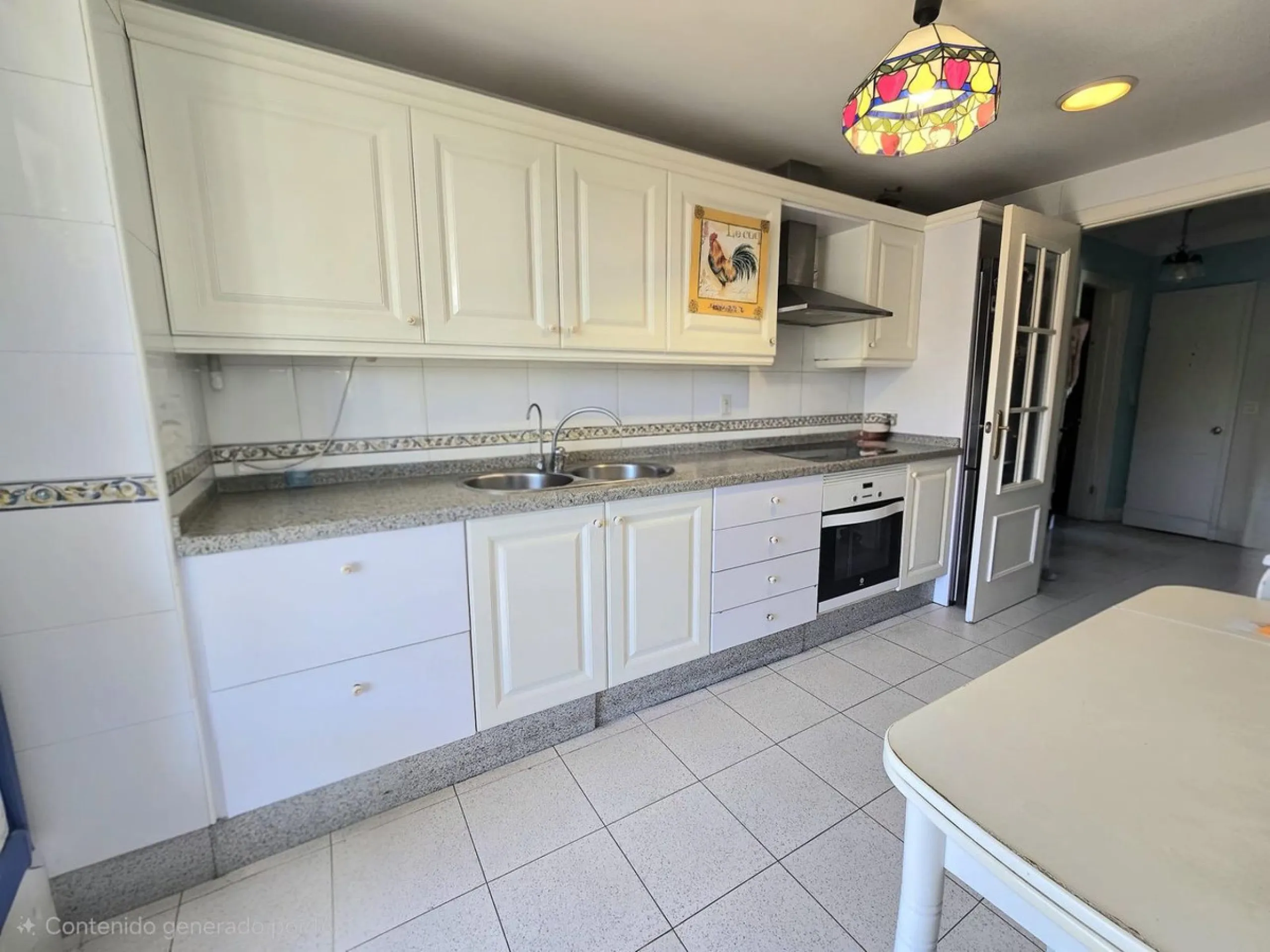 We are pleased to present this fantastic property located in La Leala, El Pinillo (Torremolinos), an excellent opportunity both as a permanent residence and as an investment.