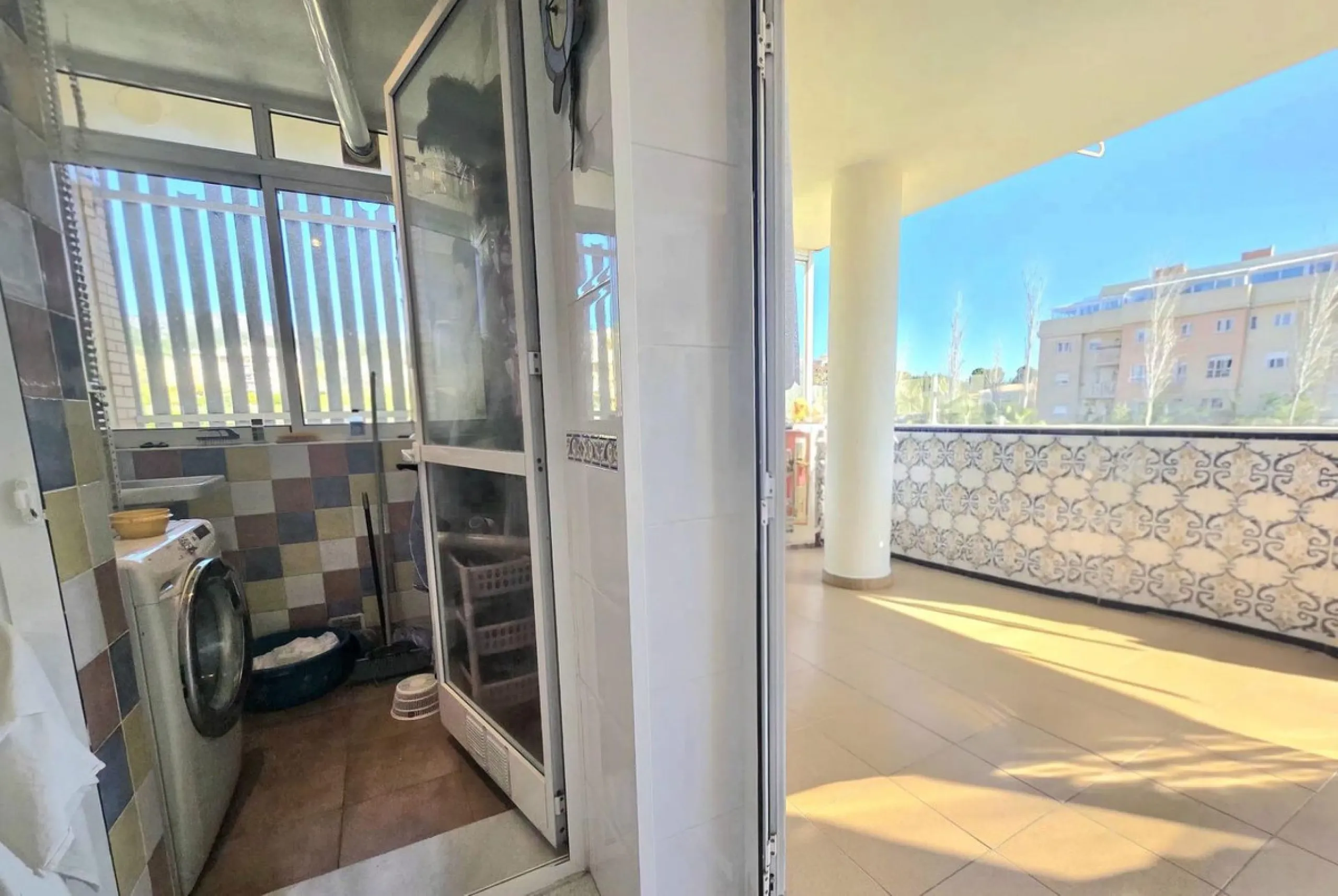 We are pleased to present this fantastic property located in La Leala, El Pinillo (Torremolinos), an excellent opportunity both as a permanent residence and as an investment.