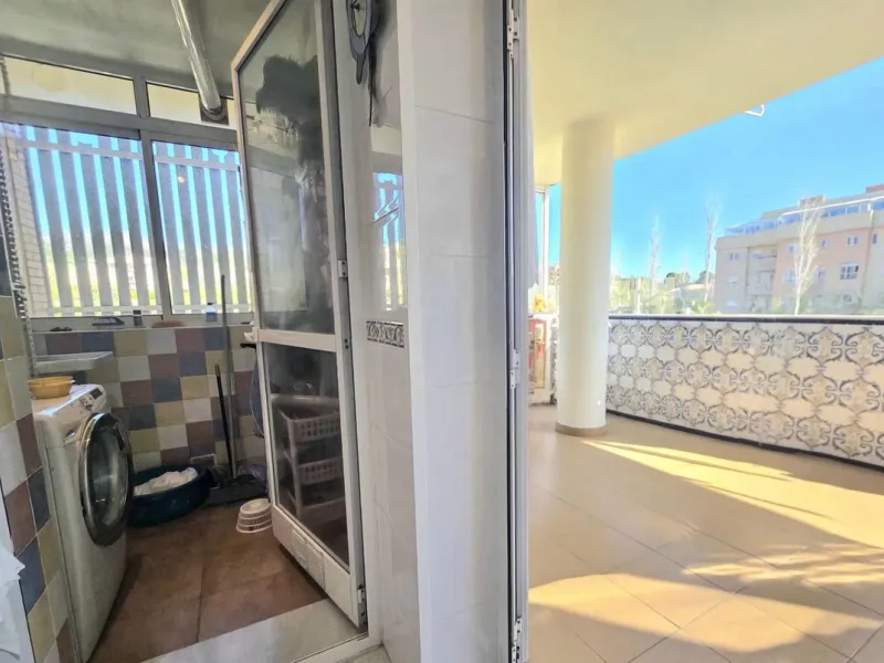 We are pleased to present this fantastic property located in La Leala, El Pinillo (Torremolinos), an excellent opportunity both as a permanent residence and as an investment.