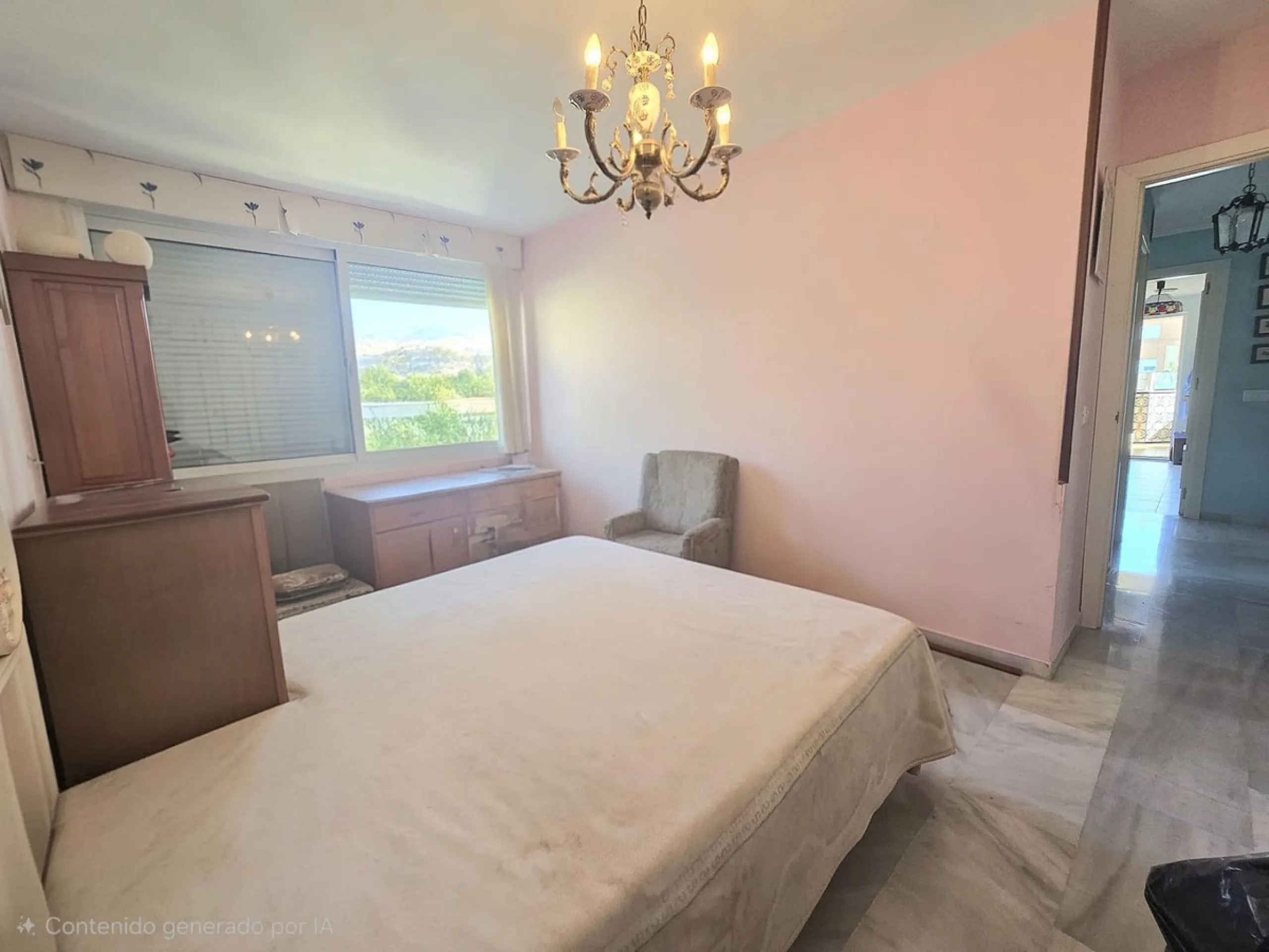 We are pleased to present this fantastic property located in La Leala, El Pinillo (Torremolinos), an excellent opportunity both as a permanent residence and as an investment.