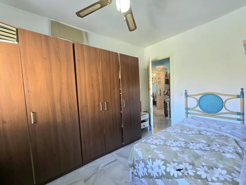 We are pleased to present this fantastic property located in La Leala, El Pinillo (Torremolinos), an excellent opportunity both as a permanent residence and as an investment.