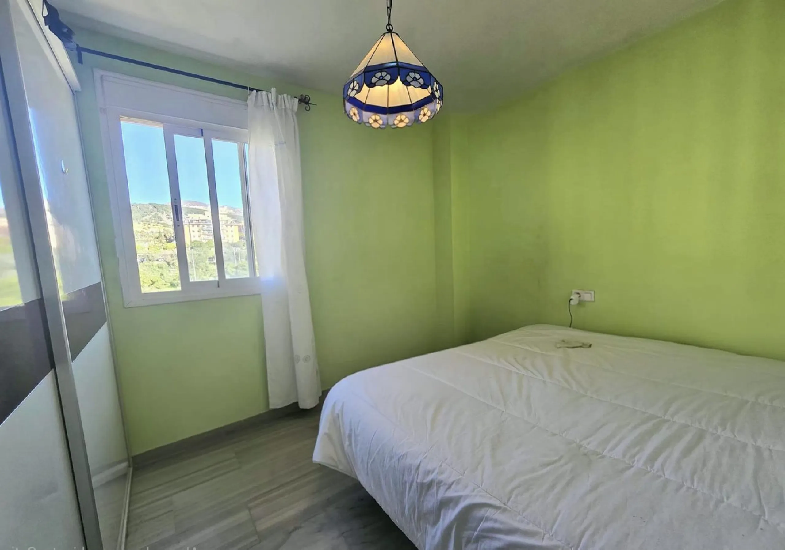 We are pleased to present this fantastic property located in La Leala, El Pinillo (Torremolinos), an excellent opportunity both as a permanent residence and as an investment.