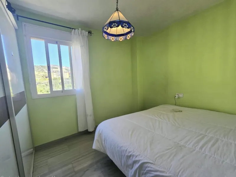 We are pleased to present this fantastic property located in La Leala, El Pinillo (Torremolinos), an excellent opportunity both as a permanent residence and as an investment.