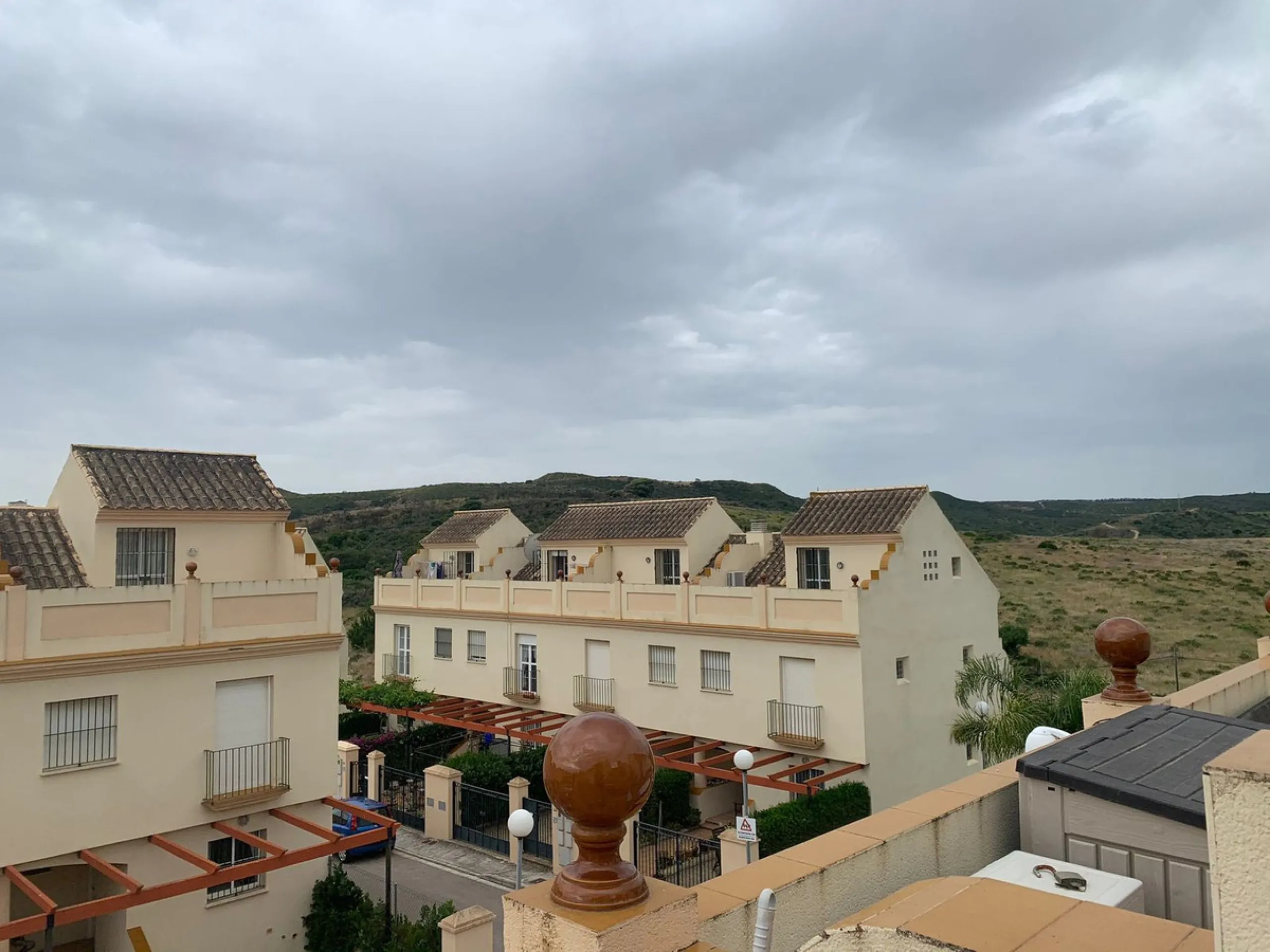 Magnificent townhouse in the La duquesa Golf urbanization, closed urbanization.