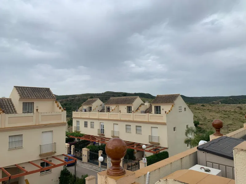 Magnificent townhouse in the La duquesa Golf urbanization, closed urbanization.
