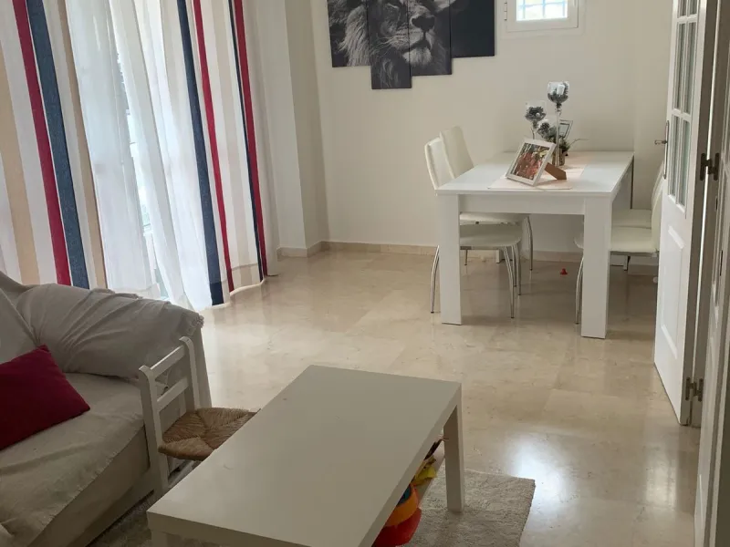 Magnificent townhouse in the La duquesa Golf urbanization, closed urbanization.