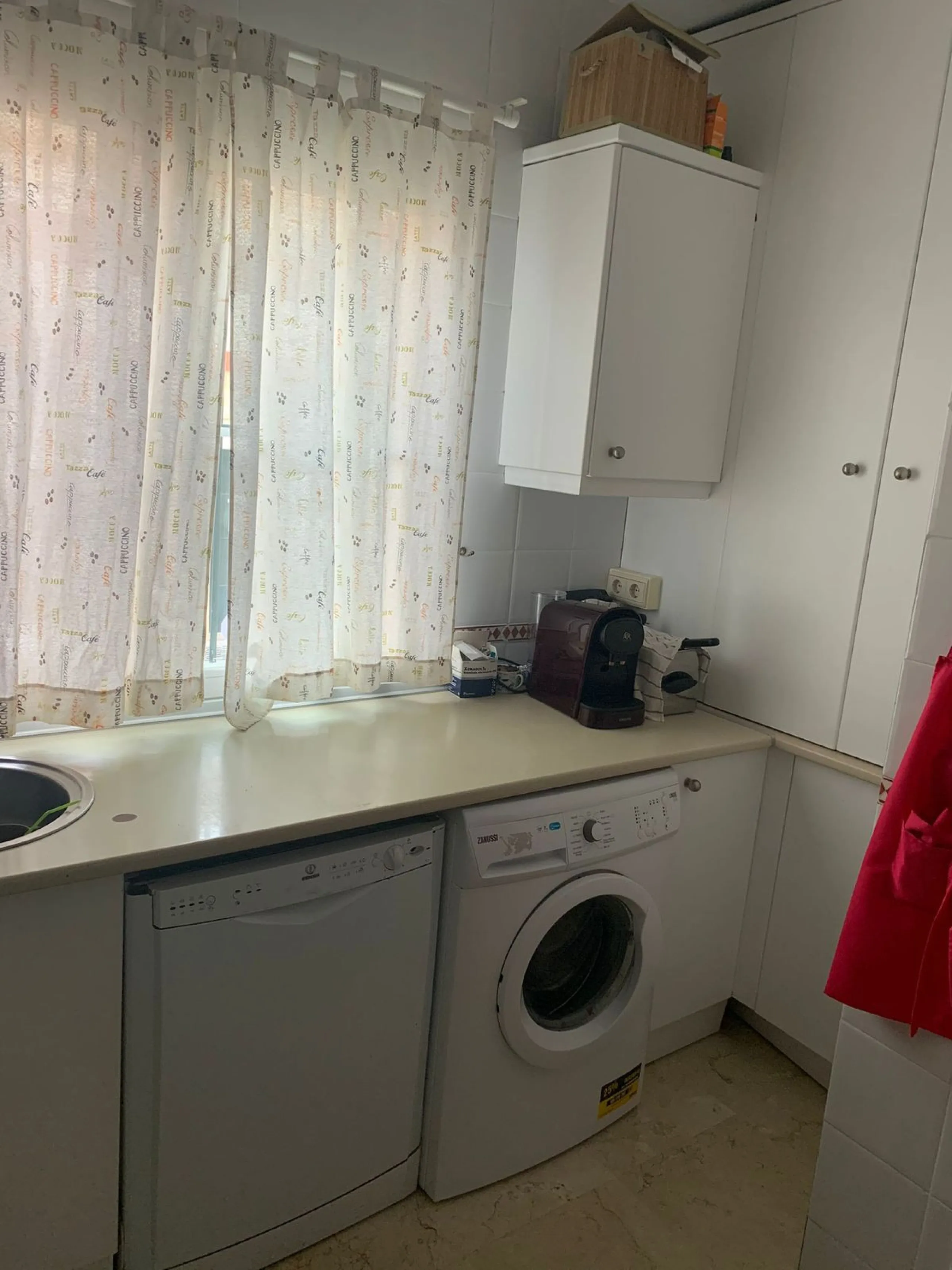 Magnificent townhouse in the La duquesa Golf urbanization, closed urbanization.