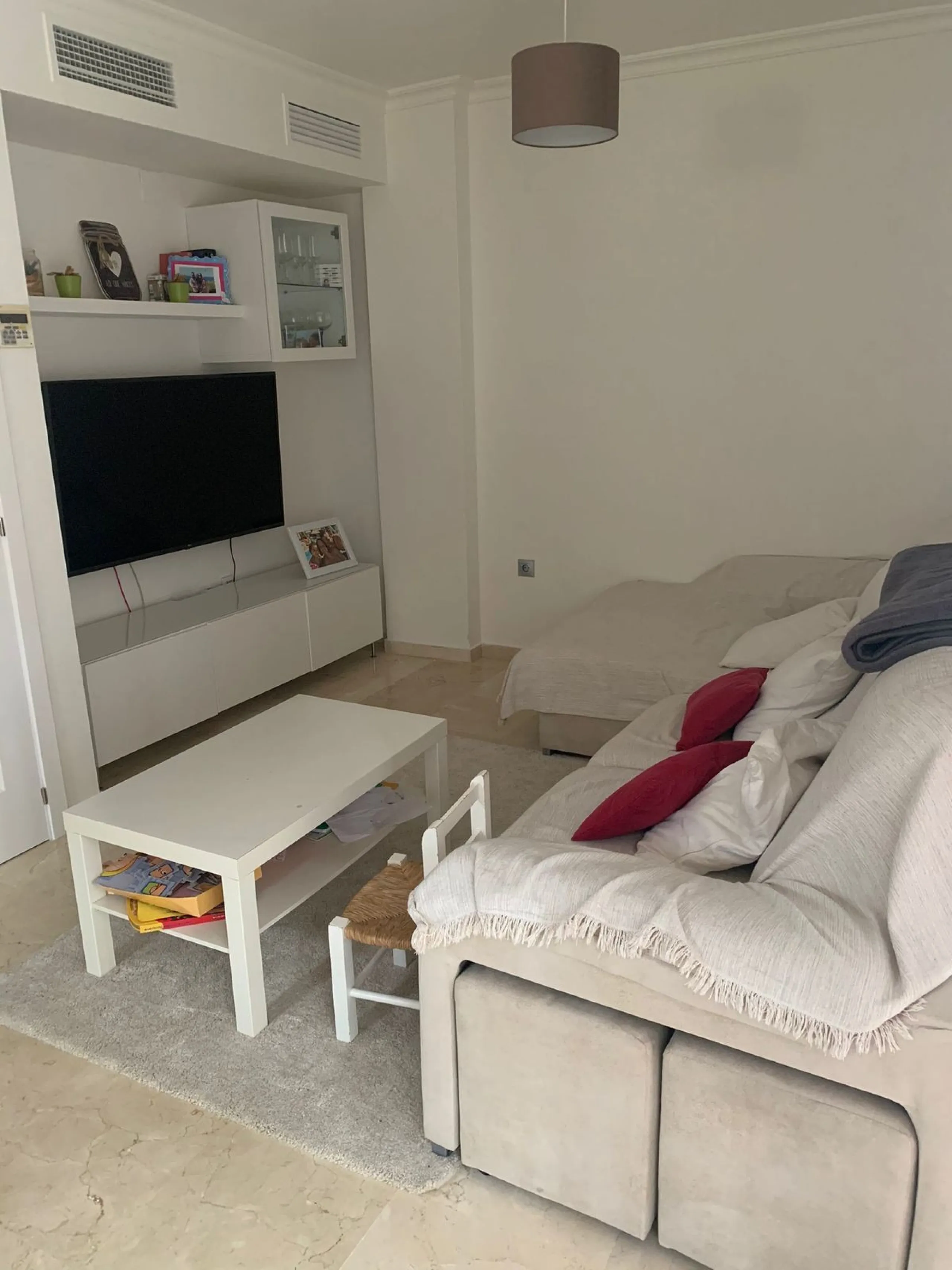 Magnificent townhouse in the La duquesa Golf urbanization, closed urbanization.