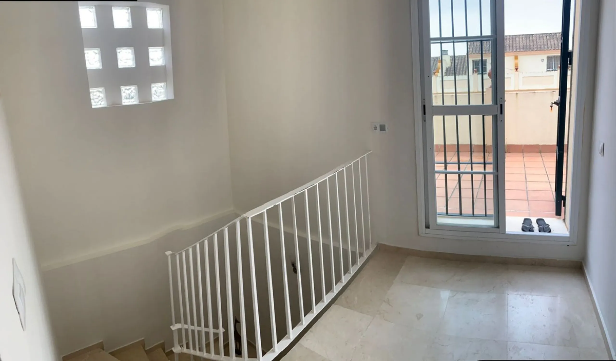 Magnificent townhouse in the La duquesa Golf urbanization, closed urbanization.