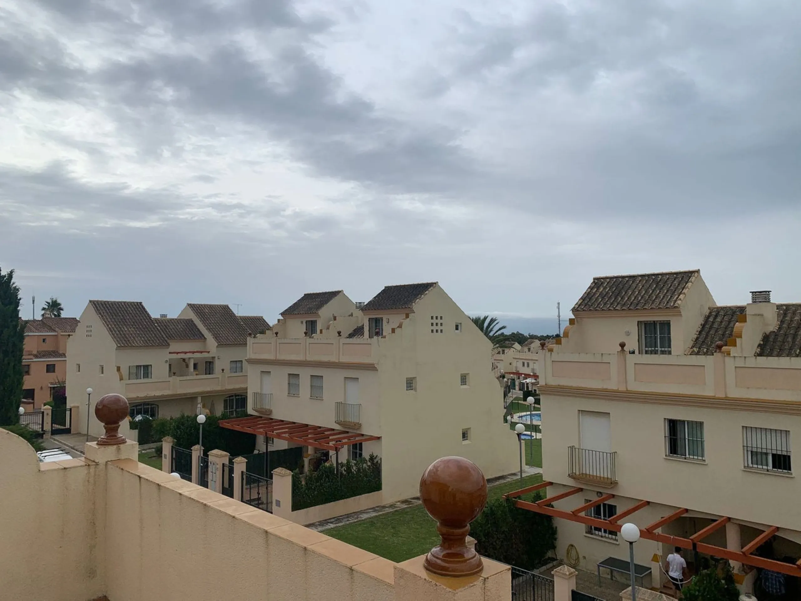 Magnificent townhouse in the La duquesa Golf urbanization, closed urbanization.