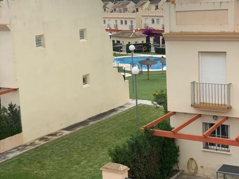 Magnificent townhouse in the La duquesa Golf urbanization, closed urbanization.