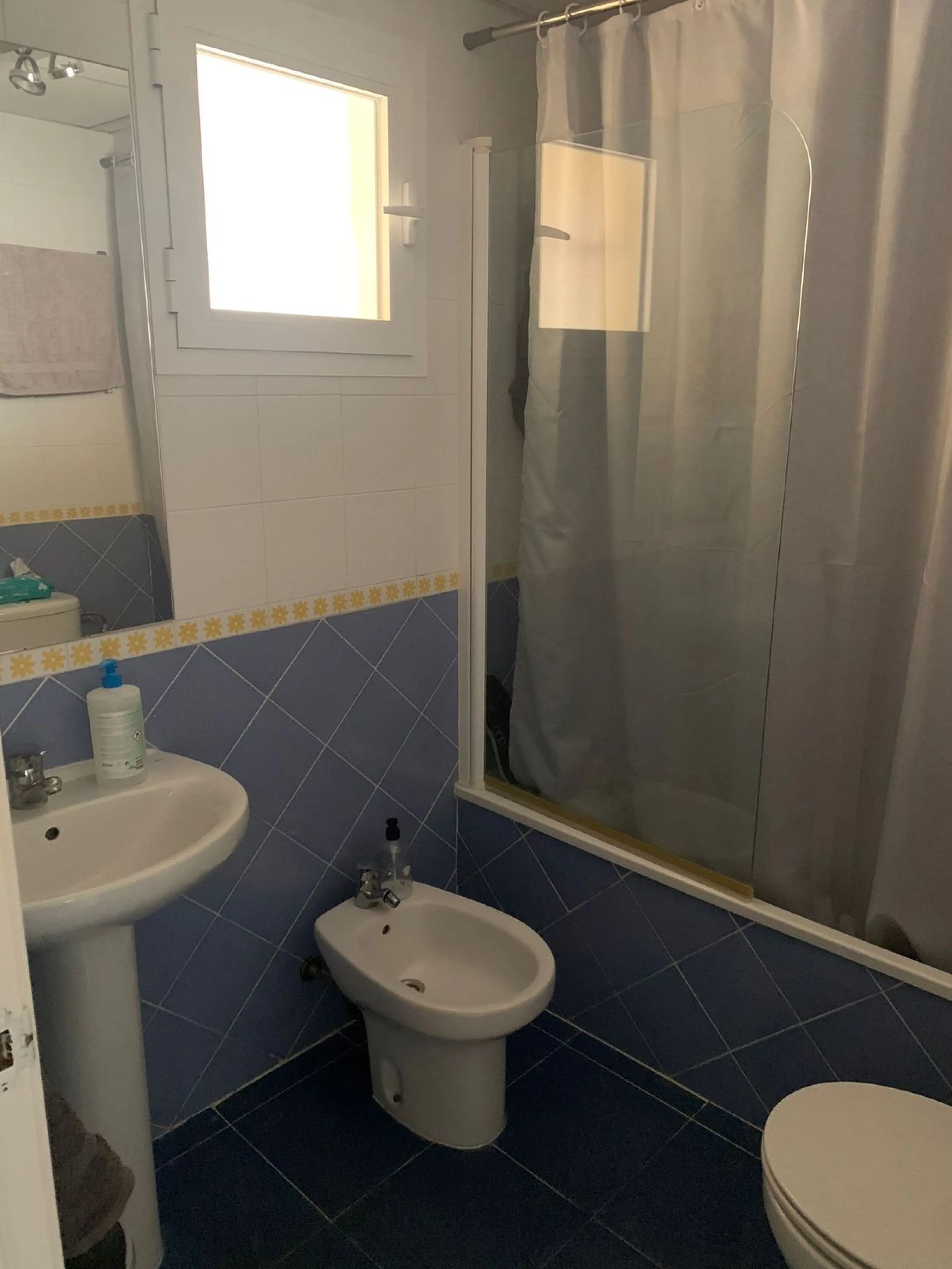 Magnificent townhouse in the La duquesa Golf urbanization, closed urbanization.