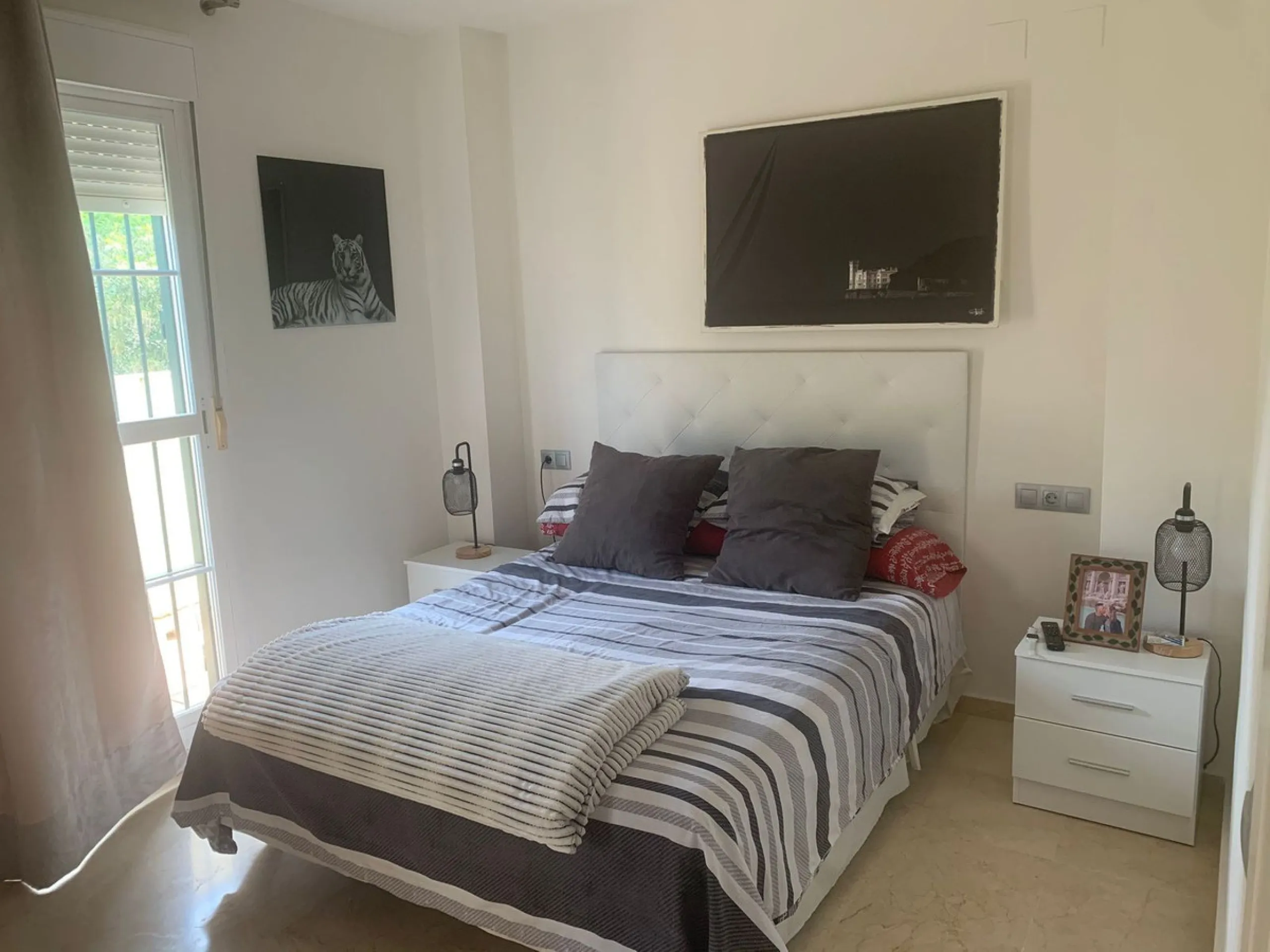 Magnificent townhouse in the La duquesa Golf urbanization, closed urbanization.