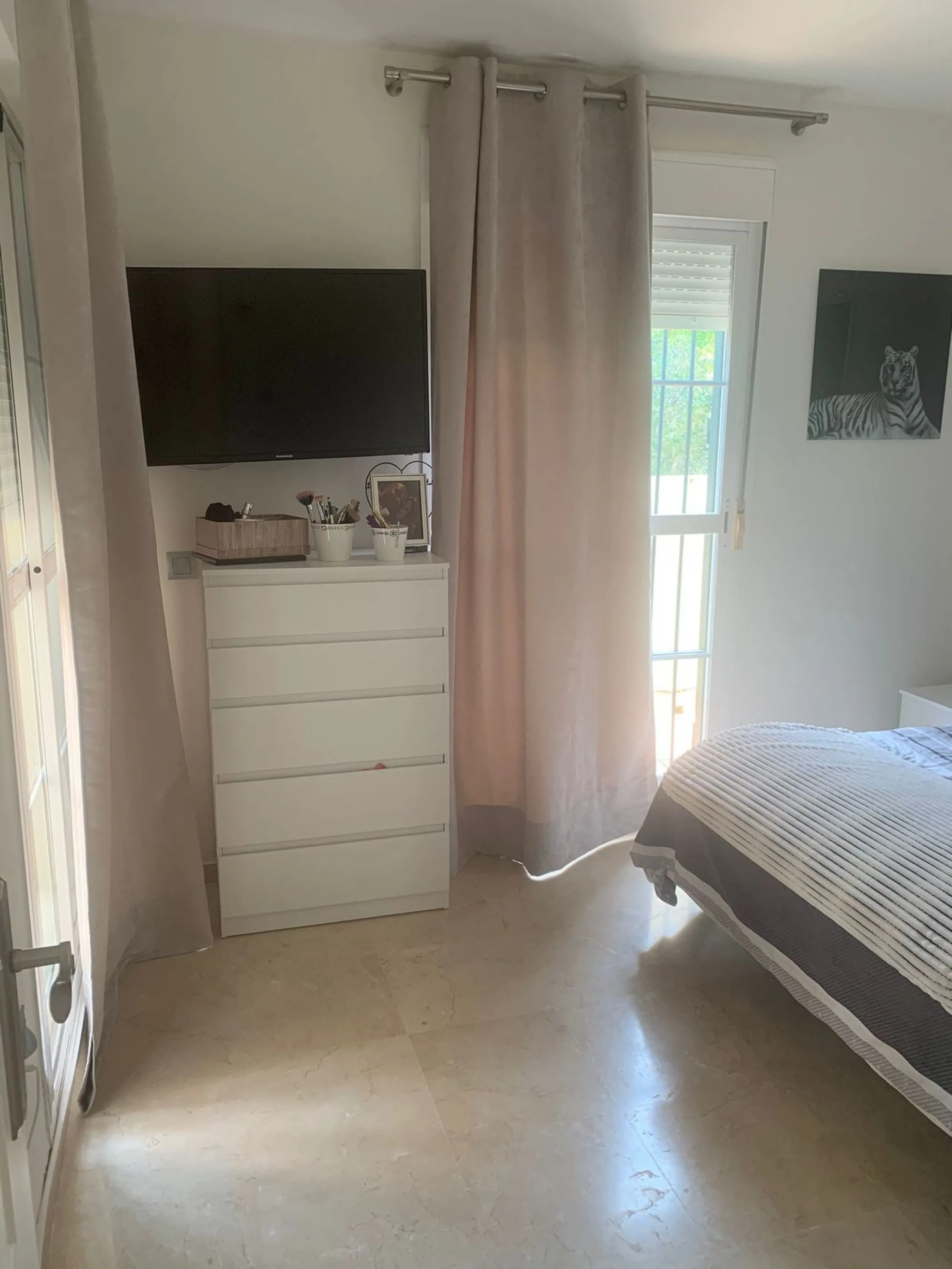 Magnificent townhouse in the La duquesa Golf urbanization, closed urbanization.