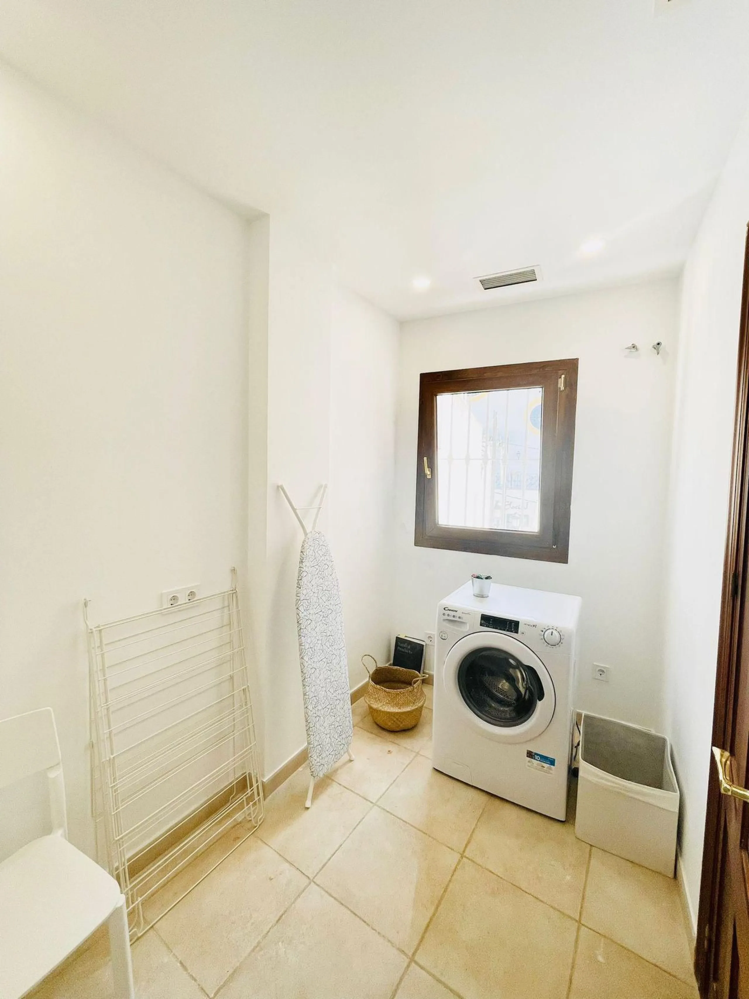 Contemporary Comfort in the Gastronomic Heart of Benahavís
