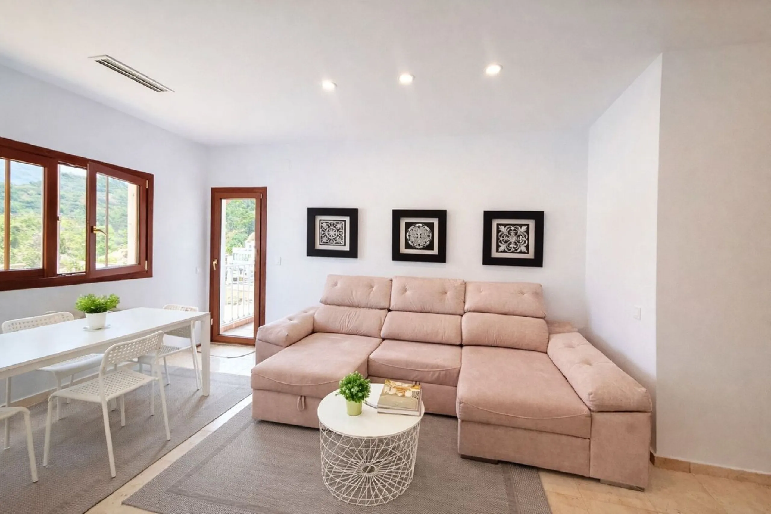 Contemporary Comfort in the Gastronomic Heart of Benahavís