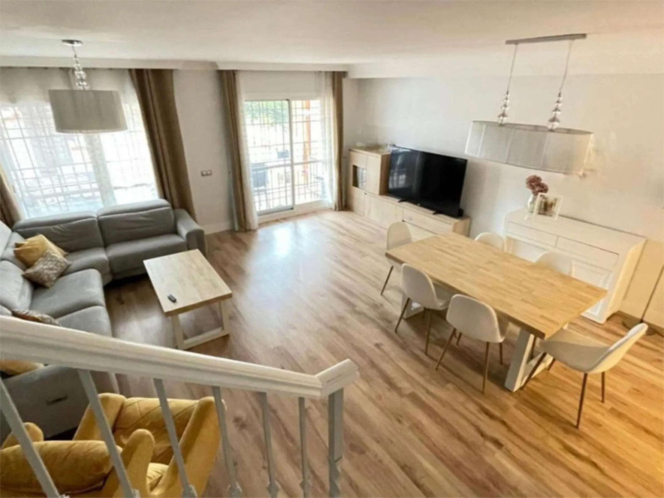 Magnificent semi-detached house located in a quiet and well-maintained residential area of ​​Marbella.