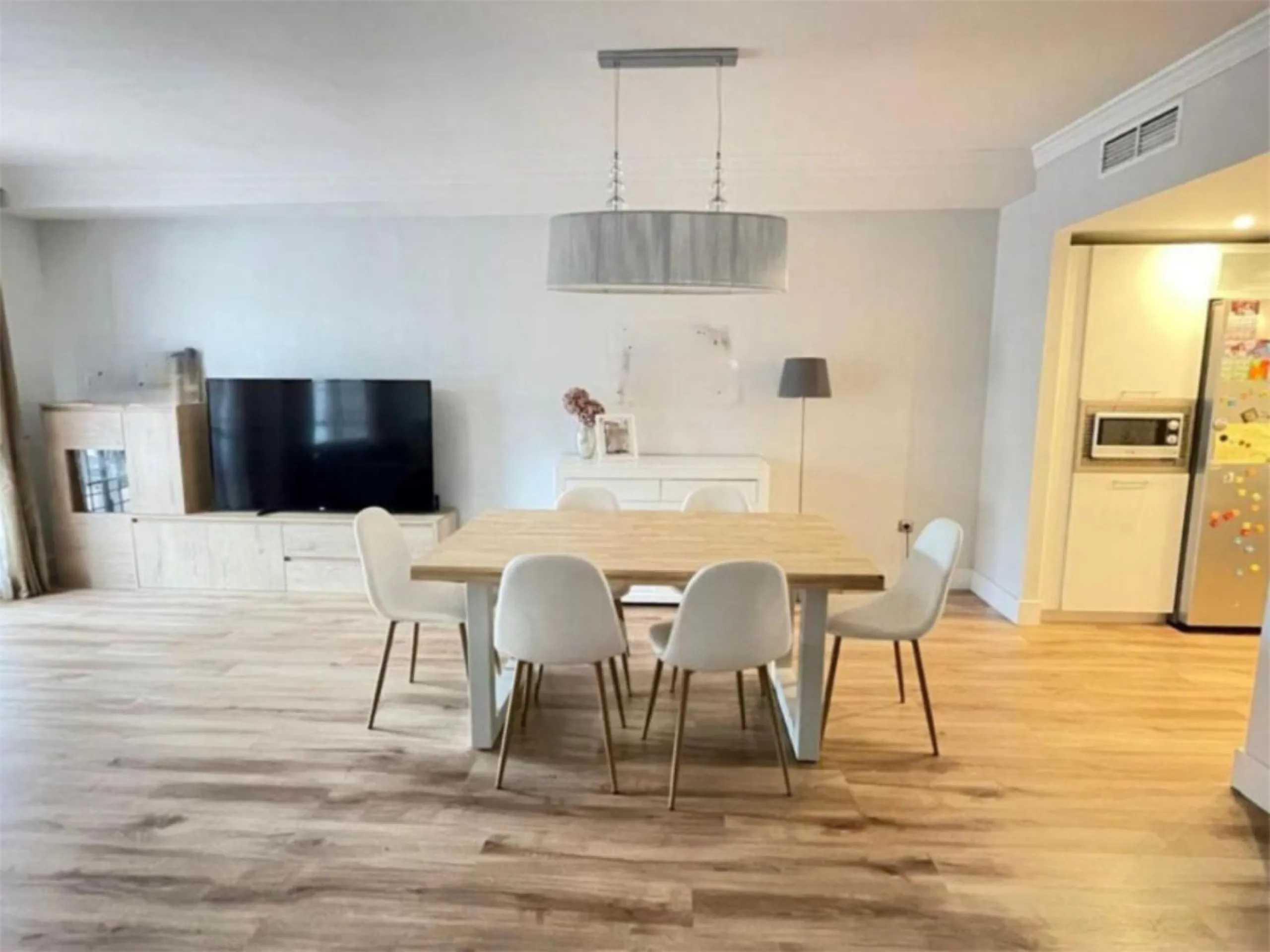 Magnificent semi-detached house located in a quiet and well-maintained residential area of ​​Marbella.