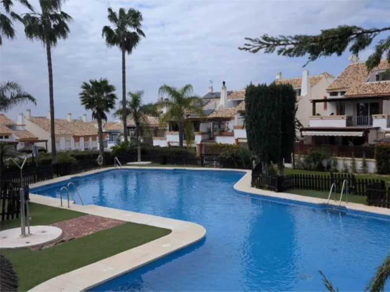 Magnificent semi-detached house located in a quiet and well-maintained residential area of ​​Marbella.