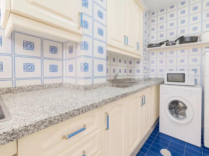 This spacious apartment in Cabopino Port boasts fantastic sea views!