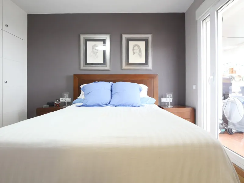 This attractive penthouse apartment with a massive top terrace is located in a gated complex in Benalmadena not far from the famouse buddist tempel. The property is walking distance to the pueblo with all its restuarants, supermarkets and even schools. Th
