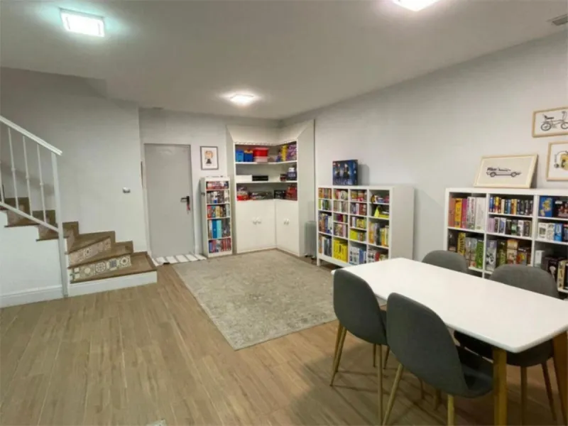 Magnificent semi-detached house located in a quiet and well-maintained residential area of ​​Marbella.
