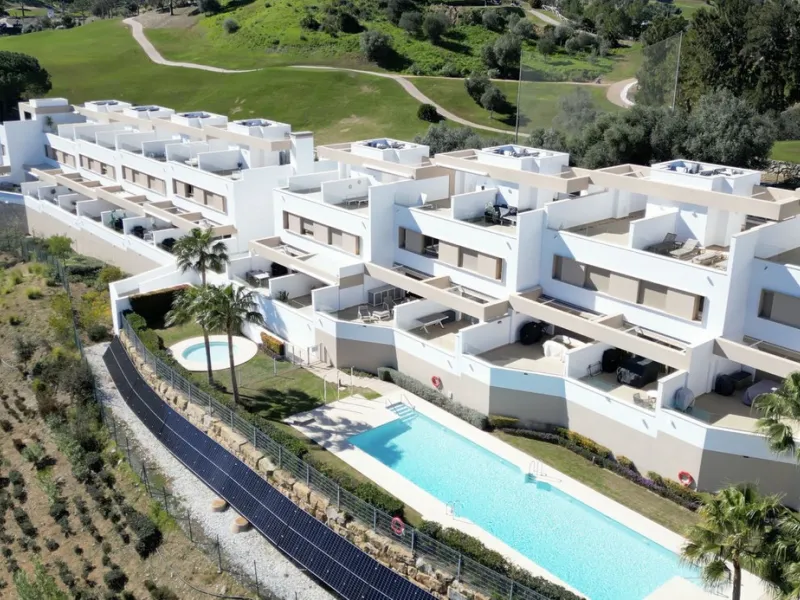 This elegant contemporary townhouse combines space, natural light and clean architectural lines, offering seamless indoor-outdoor living in a peaceful, high-quality setting. Finished with marble flooring throughout and a private elevator connecting all fl