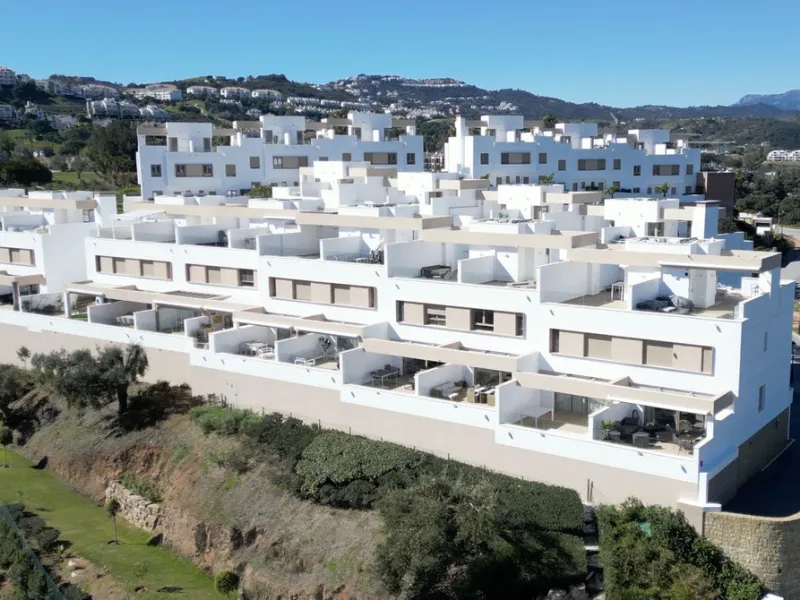 This elegant contemporary townhouse combines space, natural light and clean architectural lines, offering seamless indoor-outdoor living in a peaceful, high-quality setting. Finished with marble flooring throughout and a private elevator connecting all fl