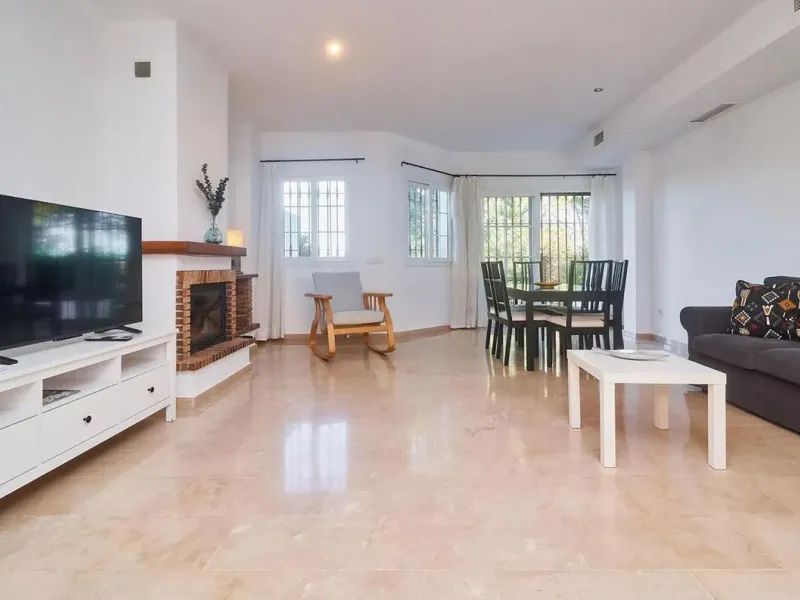 Spacious semi-detached house with 3 bedrooms, attic and large terraces in Lauro Golf