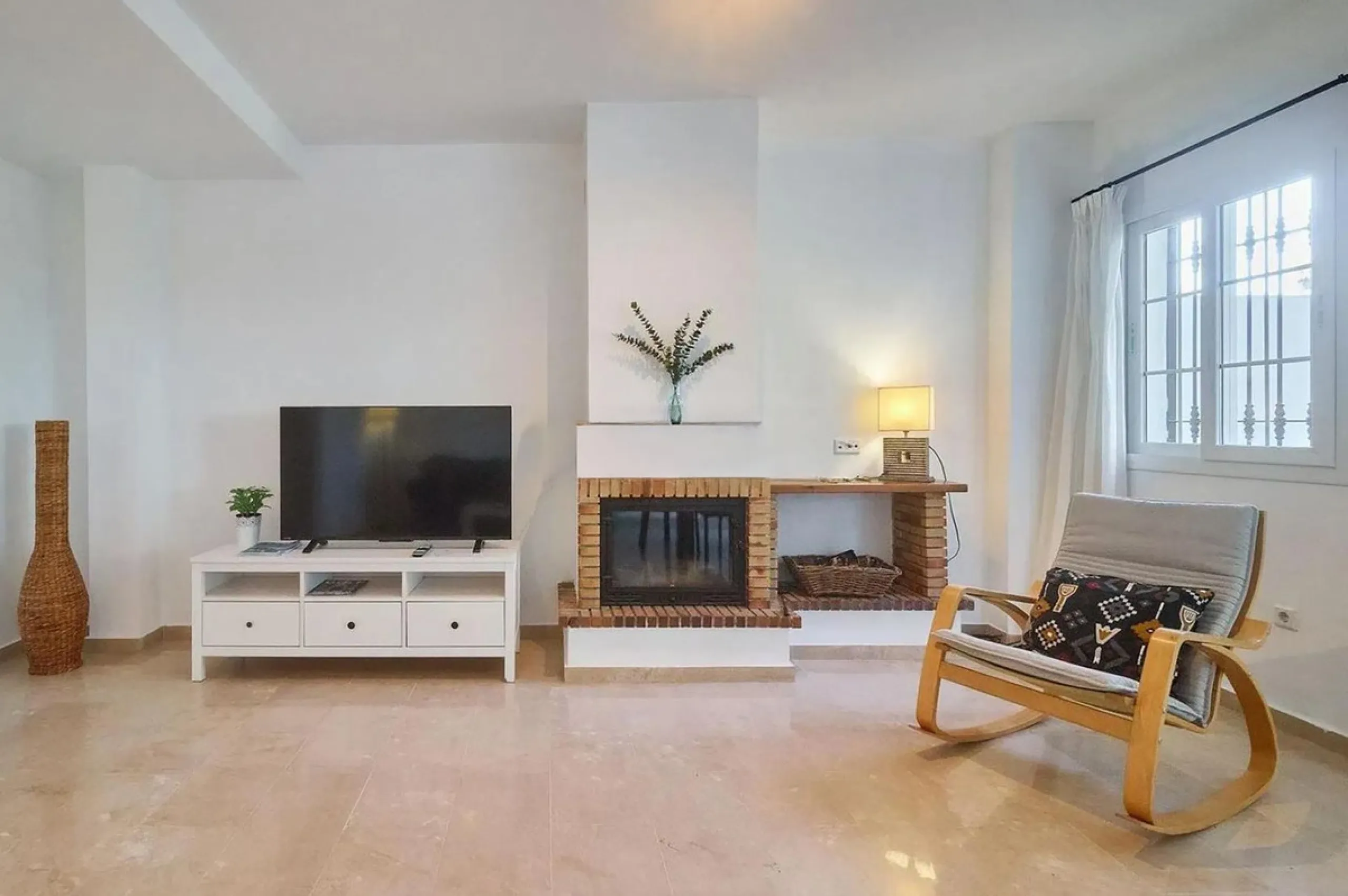 Spacious semi-detached house with 3 bedrooms, attic and large terraces in Lauro Golf
