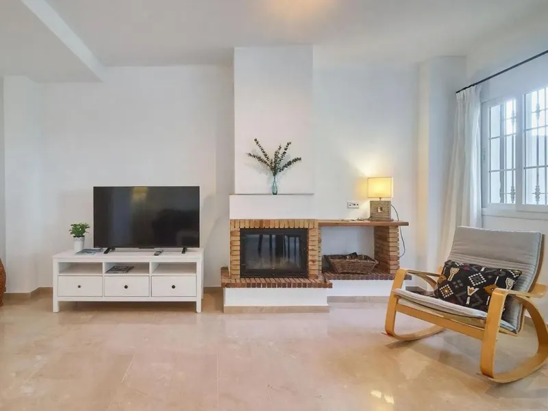 Spacious semi-detached house with 3 bedrooms, attic and large terraces in Lauro Golf