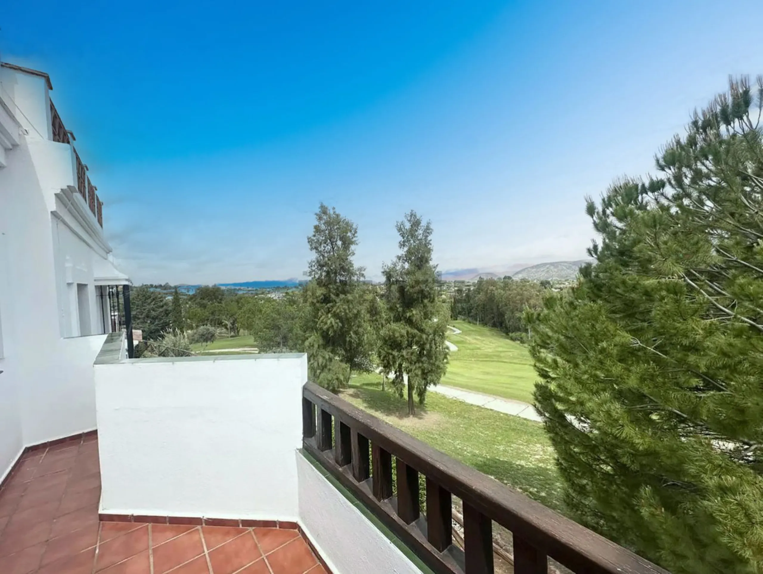 Spacious semi-detached house with 3 bedrooms, attic and large terraces in Lauro Golf