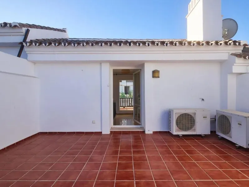 Spacious semi-detached house with 3 bedrooms, attic and large terraces in Lauro Golf