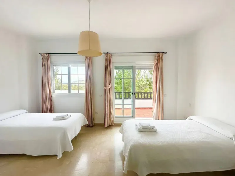 Spacious semi-detached house with 3 bedrooms, attic and large terraces in Lauro Golf