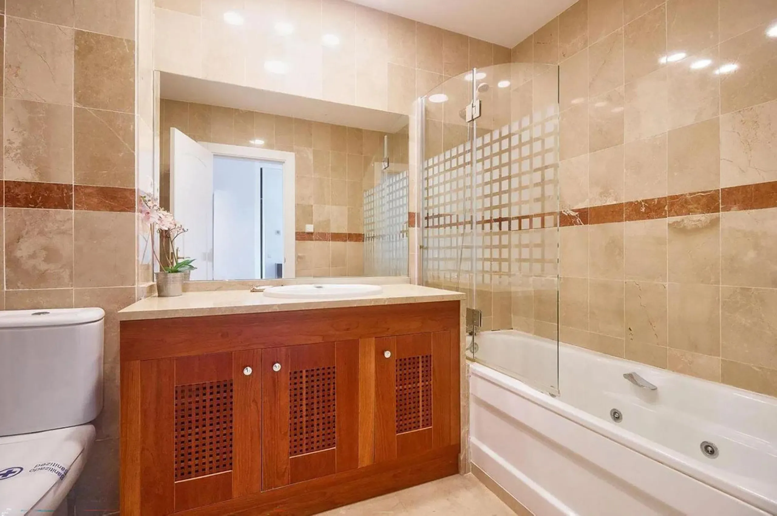Spacious semi-detached house with 3 bedrooms, attic and large terraces in Lauro Golf