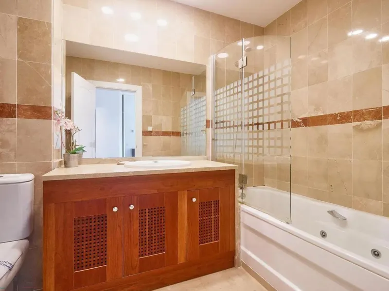 Spacious semi-detached house with 3 bedrooms, attic and large terraces in Lauro Golf