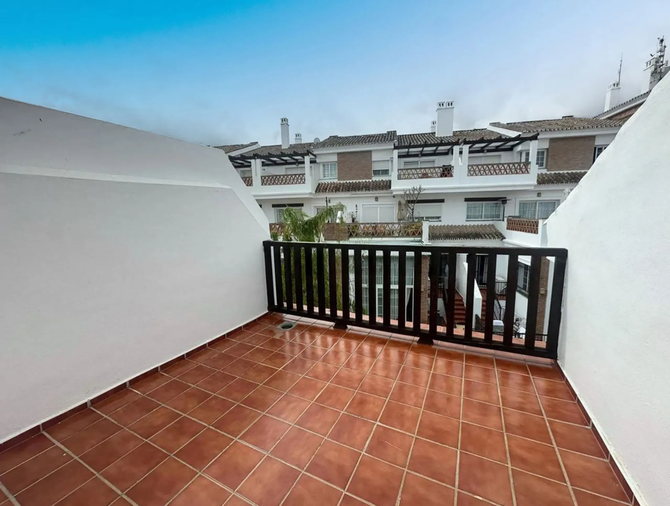 Spacious semi-detached house with 3 bedrooms, attic and large terraces in Lauro Golf