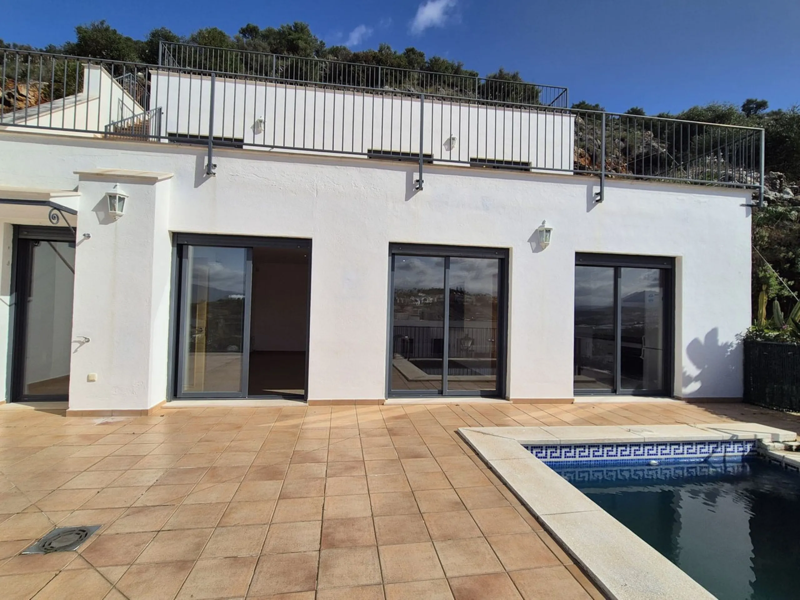 For sale this spacious independent villa in Sierra Gorda, Coin with great views.